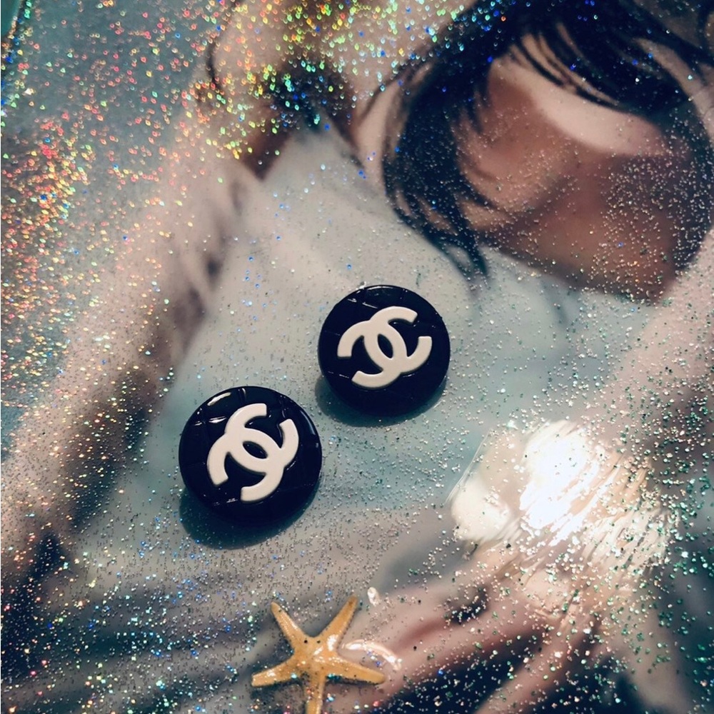 Vintage Chanel set of 2 buttons